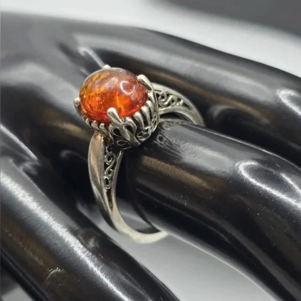 Vtg.Signed Kabana Amber ring in Sterling Silver with gorgeous filigree.Size 8
